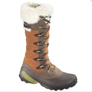 EUC Merrell Women's Winterbelle peak waterproof Boots - size 8